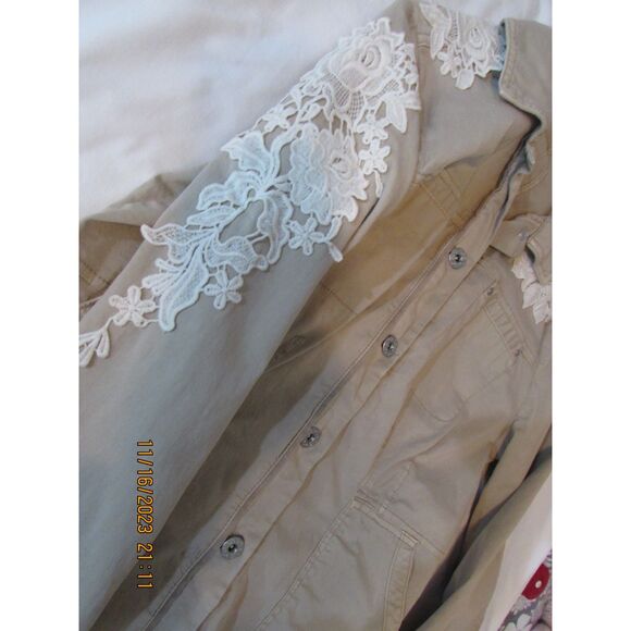 Chico's size 1 (8) tan shacket cotton lace detail safari look lagan look collar - Picture 3 of 11
